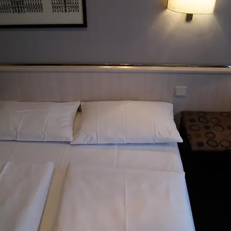 Berlin Plaza Hotel Am Kurfuerstendamm-3